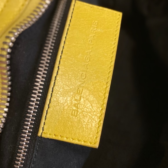 Balenciaga Giant City Floral Bouton D’or w/ Strap - Picture 4 of 8